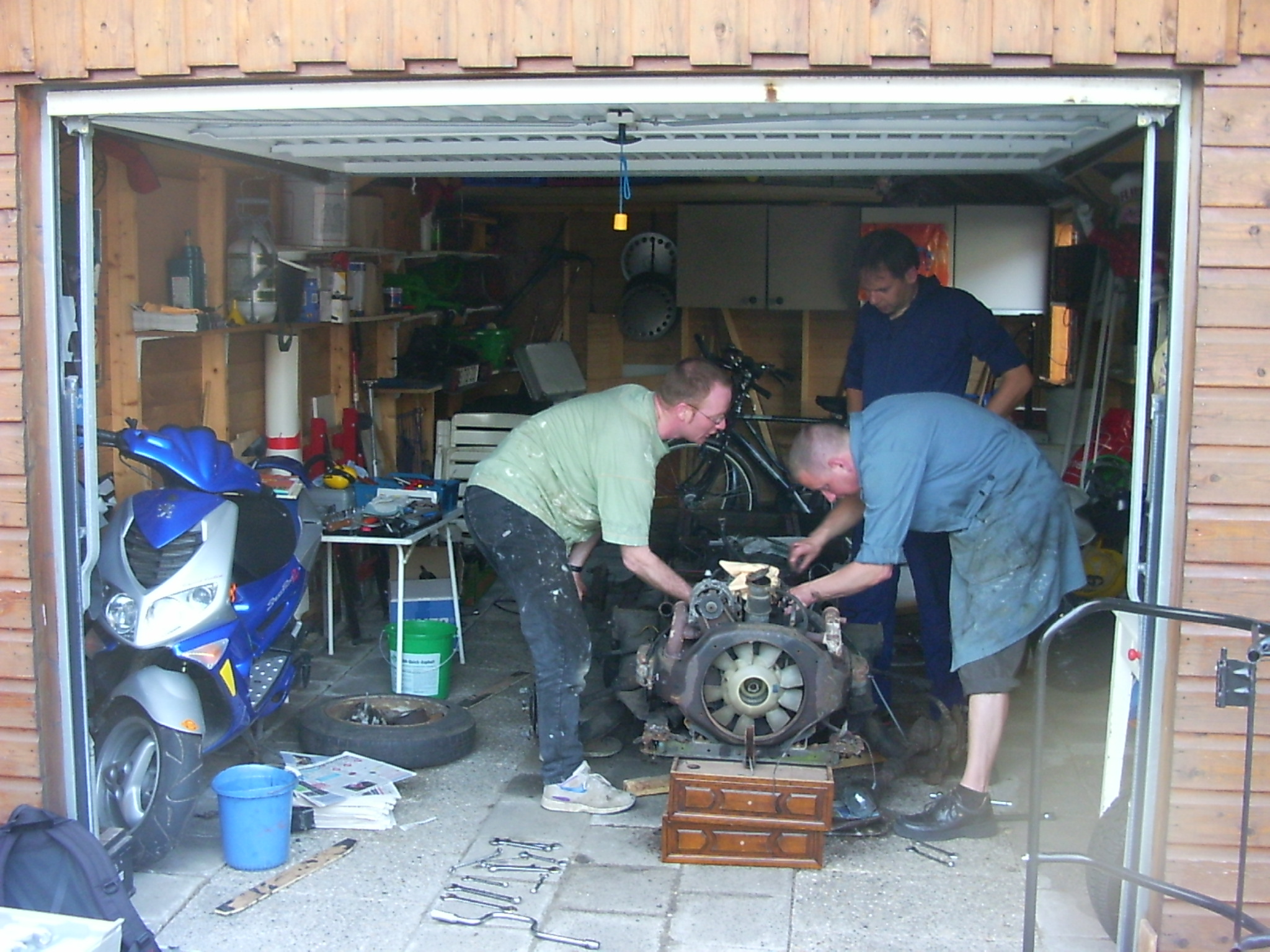 Motorblok van het chassis af
