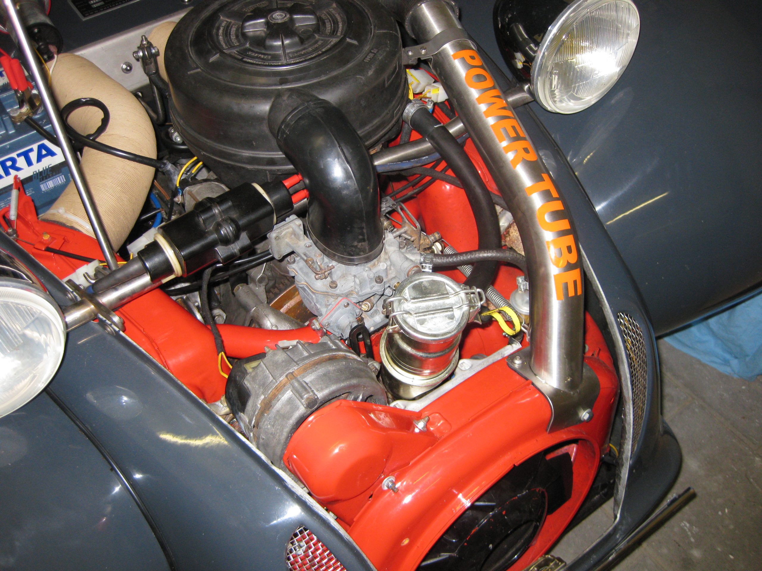 Carburateur monteren op motorblok
