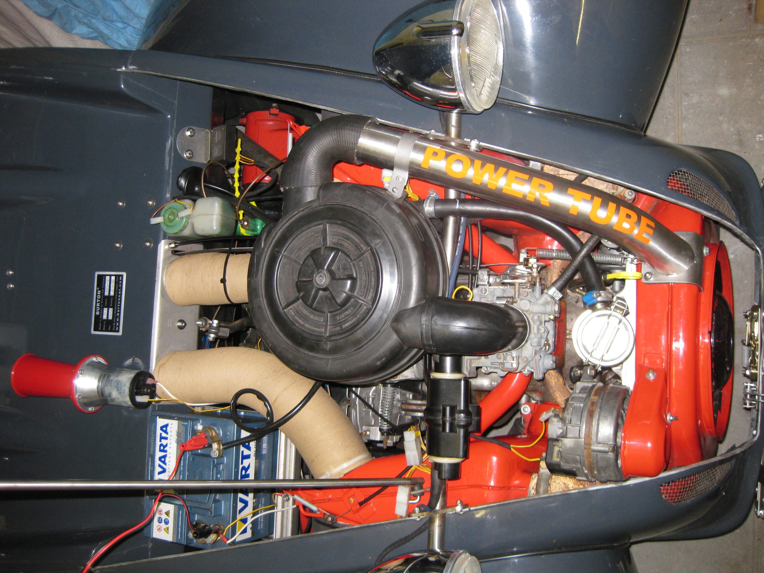 Carburateur monteren op motorblok